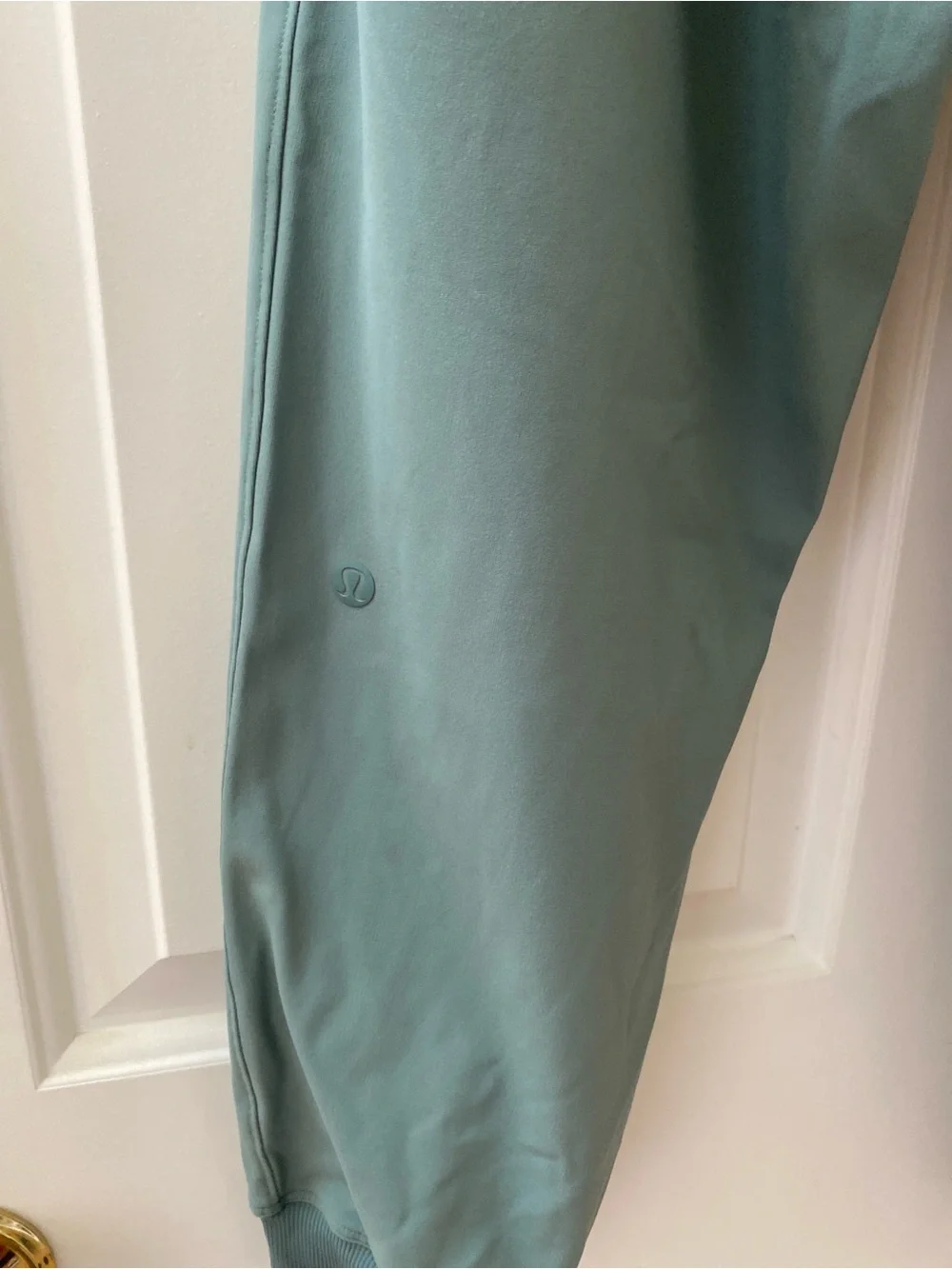 Lululemon Women’s Joggers Seafoam Green Athletic Pants Size 8 Athleisure